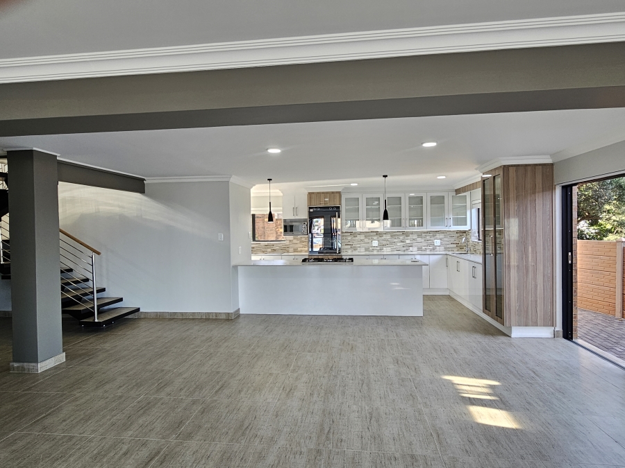 4 Bedroom Property for Sale in Wavecrest Eastern Cape
